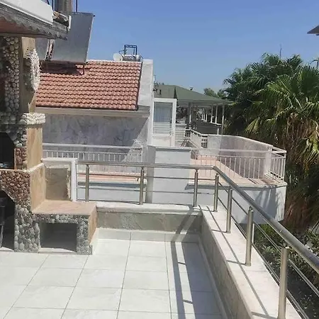 Kundu'Da Havuzlu Bahceli Villa